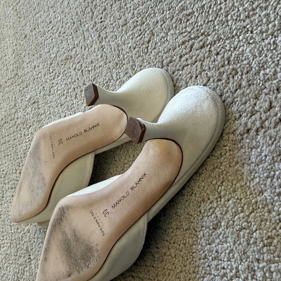 Manolo Blahnik Cream Suede Pointed-Toe Mules with Buckle - Picture 9 of 11
